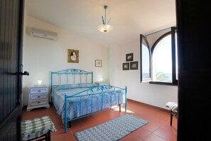 3 bedrooms, iron/ironing board, free WiFi, bed sheets - Villa Mary in Pula: exclusive location with private access to the beach (Pula)
