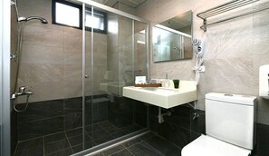 Shower, rainfall showerhead, free toiletries, hair dryer - Happiness 210 (Dongshan)