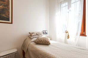 2 slaapkamers, een strijkplank/strijkijzer, wifi, beddengoed