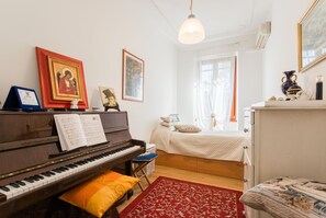 2 slaapkamers, een strijkplank/strijkijzer, wifi, beddengoed