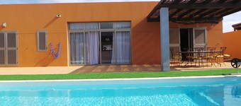 beautiful villa with heated pool, outdoor hot tub, free wifi