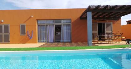 beautiful villa with heated pool, outdoor hot tub, free wifi