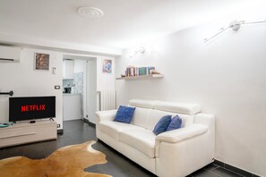 Smart-TV, Bücher, Musikbibliothek, Videothek