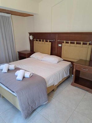 7 bedrooms, in-room safe, iron/ironing board, travel cot - CORAL CYPRIA CORAL BAY VILLAS (Pegeia)