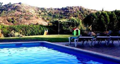Rural house with heated pool and large garden. Relax and nature.