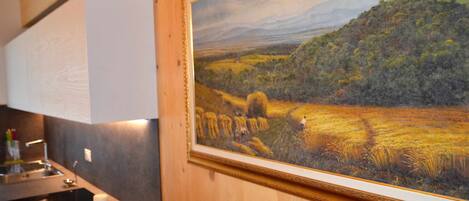 Mikroaaltouuni, uuni, astianpesukone, kahvin-/teenkeitin