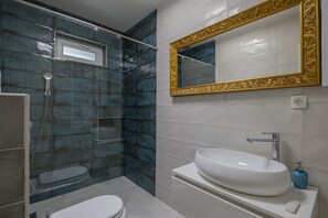 Shower, hair dryer, towels, toilet paper - Villa Marchelina Grubine - Beautiful stone villa with 2 pools (Grubine)