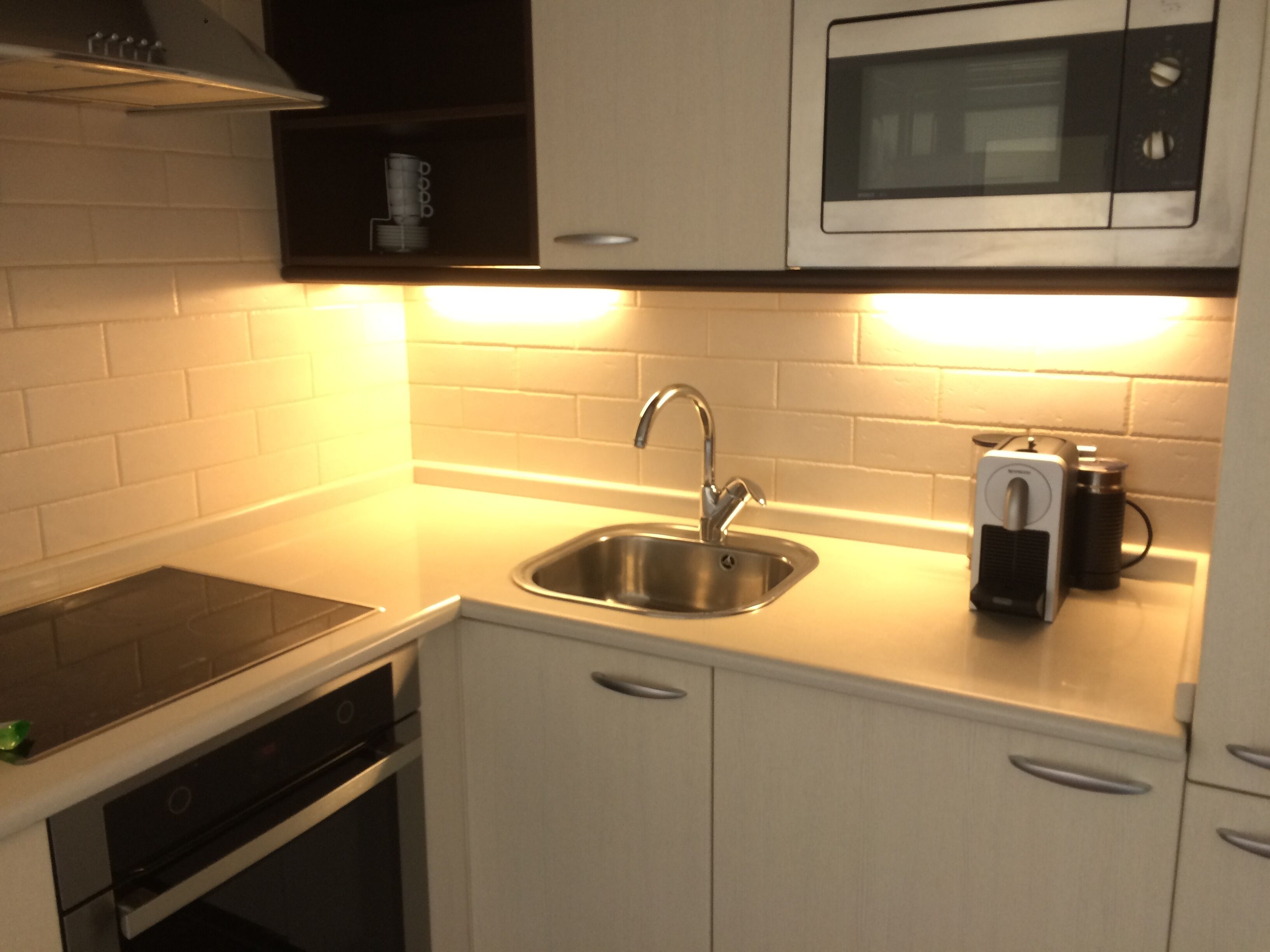 冰箱、微波炉、烤箱、炉灶