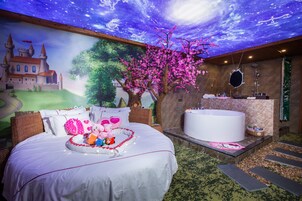 Luxury Double Room | Desk, blackout drapes, free WiFi, bed sheets