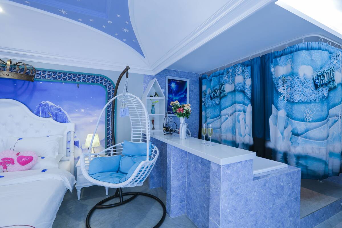 Comfort Double Room | Desk, blackout drapes, WiFi (free), bed sheets