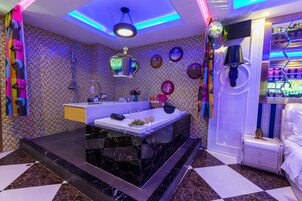 Elite Double Room | Bathroom | Free toiletries, hair dryer, towels