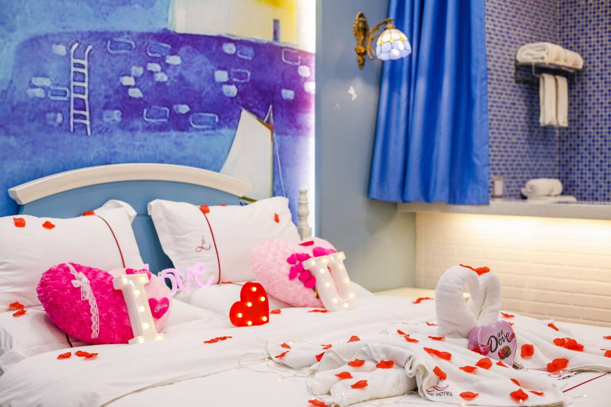 City Double Room | Desk, blackout drapes, WiFi (free), bed sheets