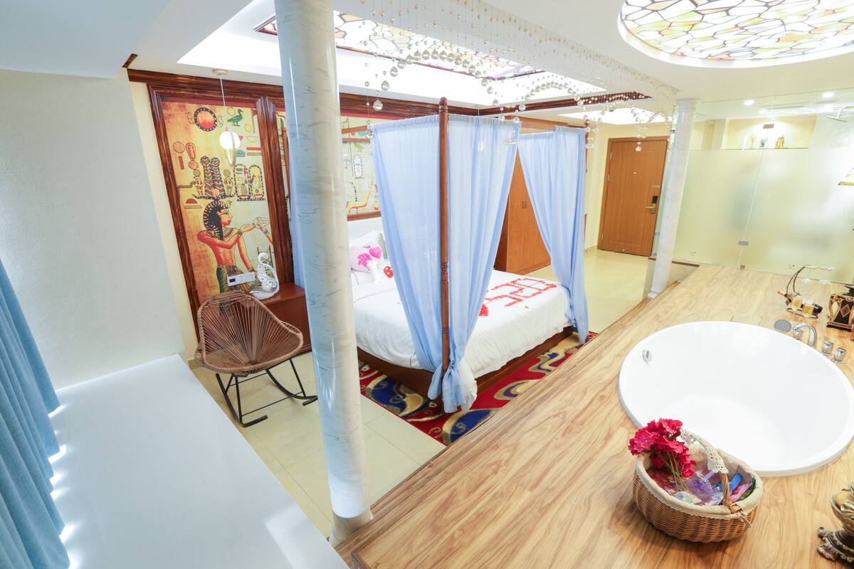 Design Double Room | Desk, blackout drapes, WiFi (free), bed sheets
