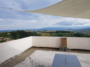 Outdoor dining - Tirone-Pansa Palace (Penne)