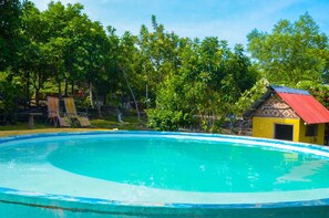 Outdoor pool - Bougainvillea Paradise Campground (Dauis)