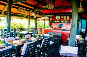 Restaurant - Bougainvillea Paradise Campground (Dauis)