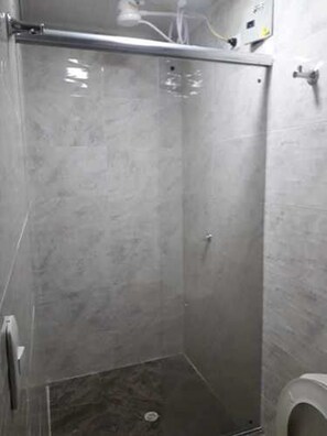 Badkamer met douche