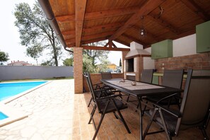 Outdoor dining - House Nensi with private pool and fenced yard (Rebici)