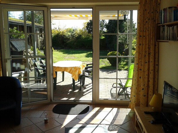 TV, DVD-spiller, leker og bøker