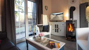 TV, fireplace, stereo