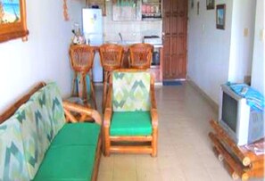 Traditional-Apartment, Mehrere Betten, Nichtraucher | Wohnzimmer | Fernseher