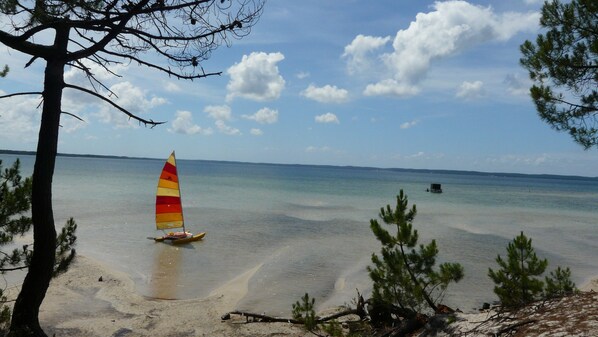 In Strandnähe, Liegestühle, Strandtücher