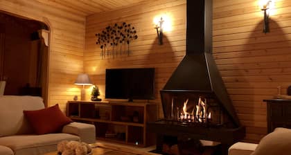 CHALET NEIGE ET SOLEIL 600 m from the Eyne ski slopes.
