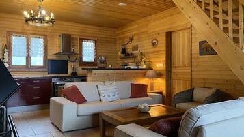 Smart-TV, Kamin, Bücher