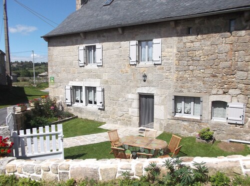 House completely renovated character located 1 km from the Gorges du Bès