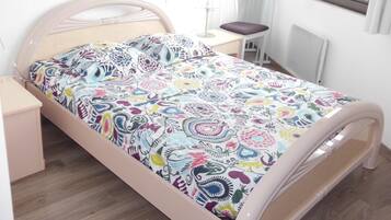 1 bedroom, iron/ironing board, WiFi (free)