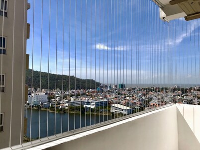 Tranquil furnished condo, lake & seaview from bed