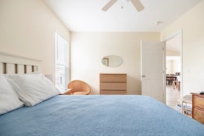3 bedrooms, desk, iron/ironing board, free WiFi