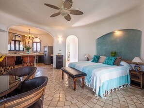 6 Schlafzimmer, Zimmersafe, Schreibtisch, Bügeleisen/Bügelbrett