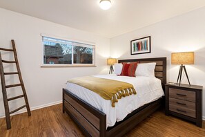 2 Schlafzimmer, Schreibtisch, Bügeleisen/Bügelbrett, Reisekinderbett