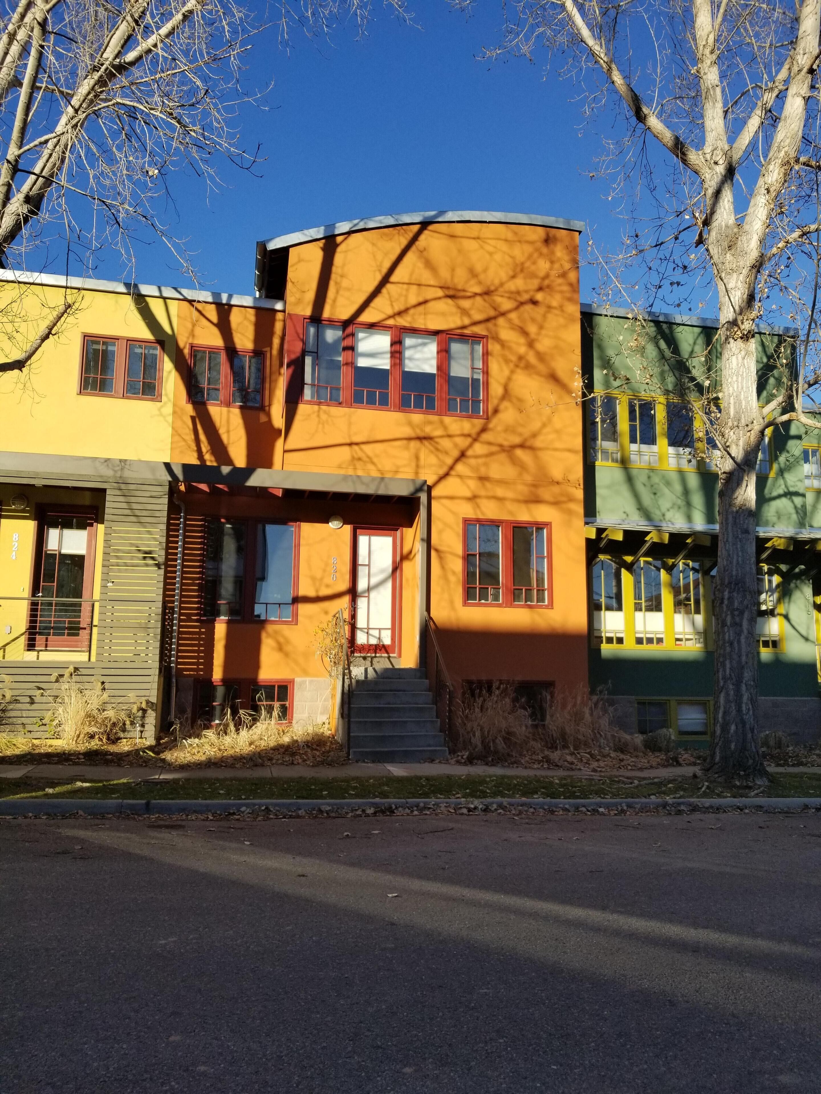 Townhouse near coffee shops/dining w/1 gig wifi