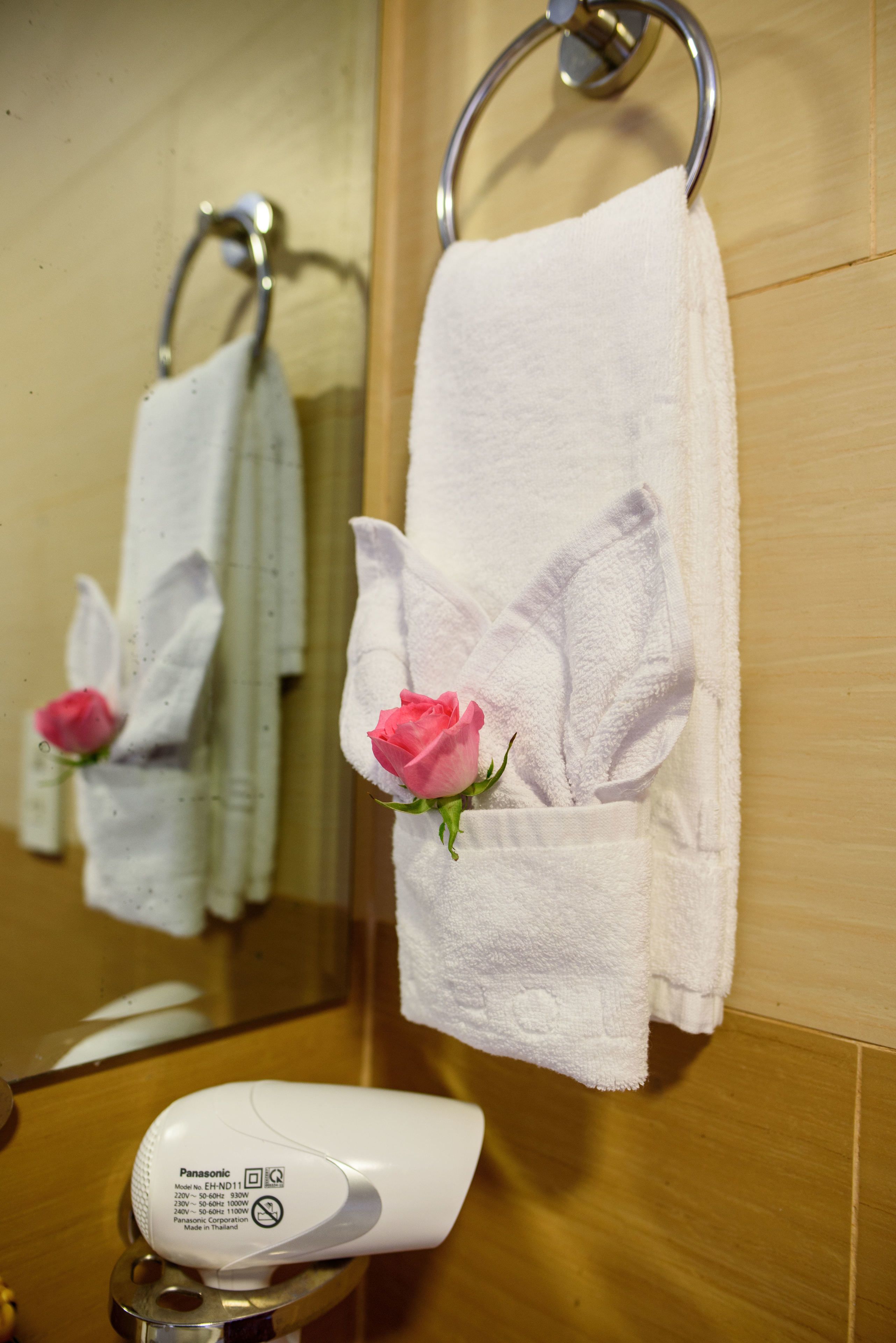 combined shower/bathtub, free toiletries, hair dryer, slippers