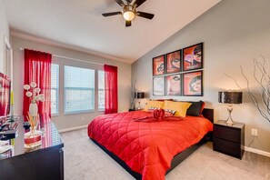 3 bedrooms, desk, iron/ironing board, travel crib - Windsor Palm Resort/Pool /3 miles to Disney (Kissimmee)