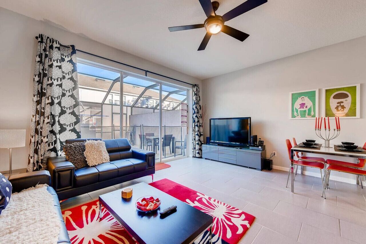 Een smart-tv en tafelvoetbal