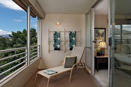 Spacious 3 BR, Walk to Best Beaches & Shops in South Kihei! Sleeps 8
