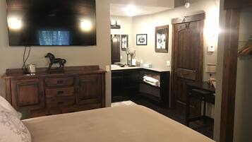 3 habitaciones, escritorio, tabla de planchar con plancha y wifi gratis