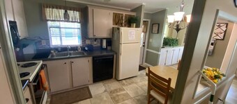  Come to The Villages for fun and relaxation !incl golf cart