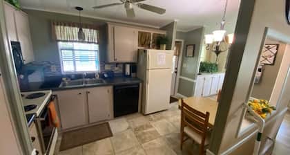 Come to The Villages for fun and relaxation !incl golf cart