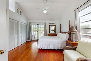 3 quartos, ferros/tábuas de passar roupa, acesso à internet