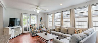 Spacious home with pool & balcony - 1 block from Duval Street