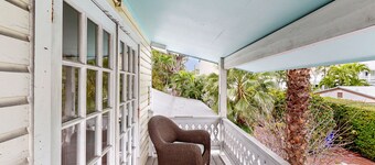 Spacious home with pool & balcony - 1 block from Duval Street
