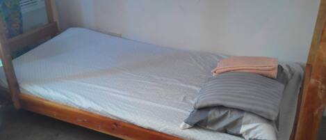 WiFi, bed sheets