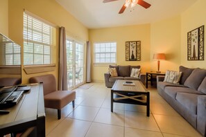 Smart-TV, DVD-spiller og bøker