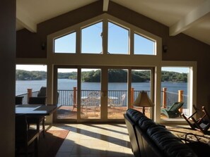 TV, fireplace, DVD player, books - Terrific Lake View! Totally Updated! All Bedrooms w lake view! Boat Rentals. (Camdenton)