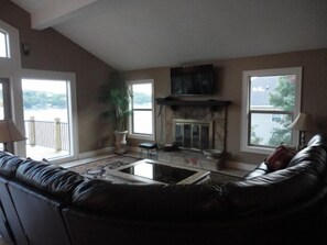 TV, fireplace, DVD player, books - Terrific Lake View! Totally Updated! All Bedrooms w lake view! Boat Rentals. (Camdenton)
