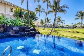 Pool - Amazing golf course front condo with lanai, AC, pool, & hot tub (Waikoloa)